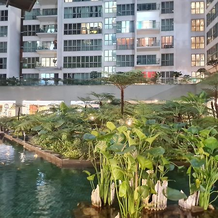Hostel At Regalia Sky Pool Kuala Lumpur Exterior photo