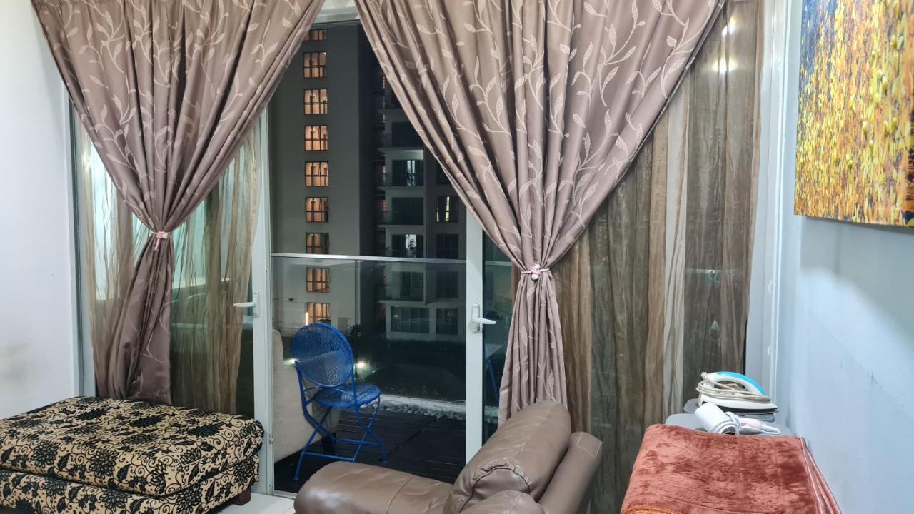 Hostel At Regalia Sky Pool Kuala Lumpur Exterior photo