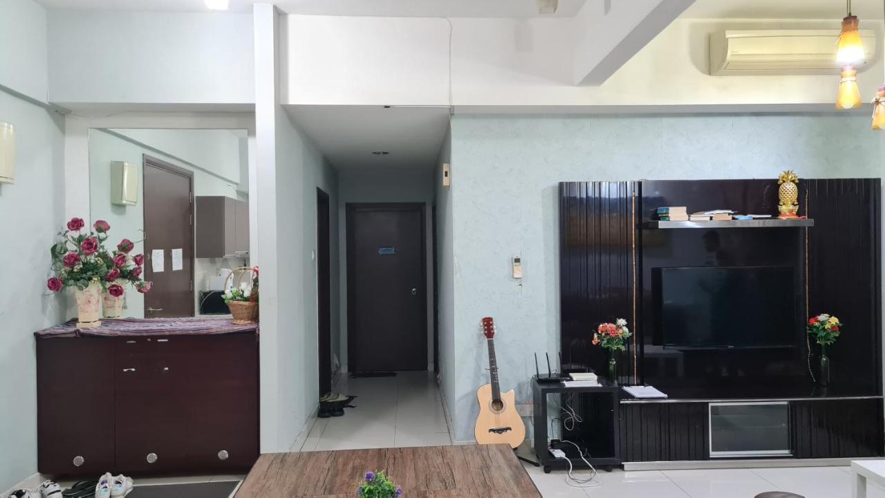 Hostel At Regalia Sky Pool Kuala Lumpur Exterior photo