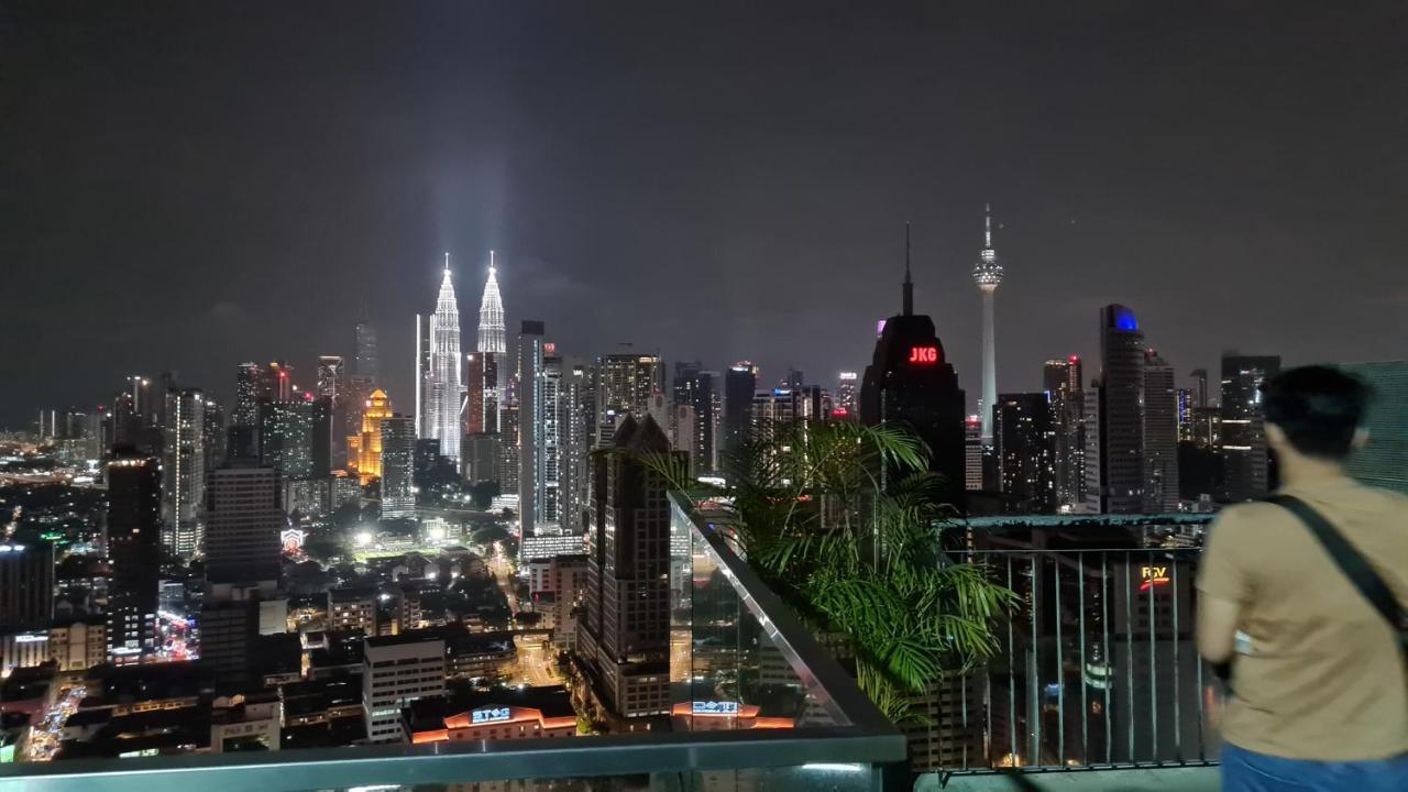 Hostel At Regalia Sky Pool Kuala Lumpur Exterior photo