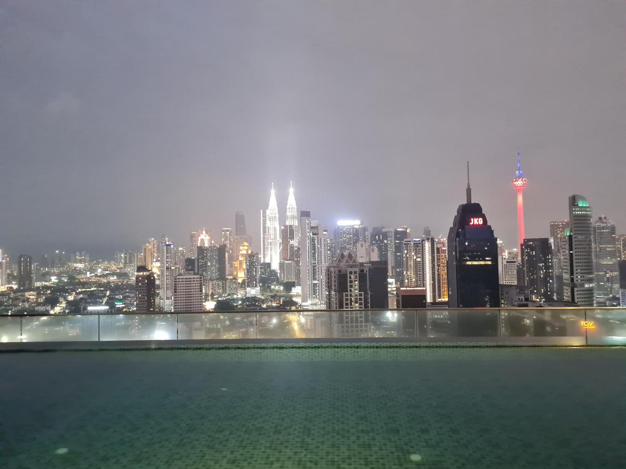 Hostel At Regalia Sky Pool Kuala Lumpur Exterior photo