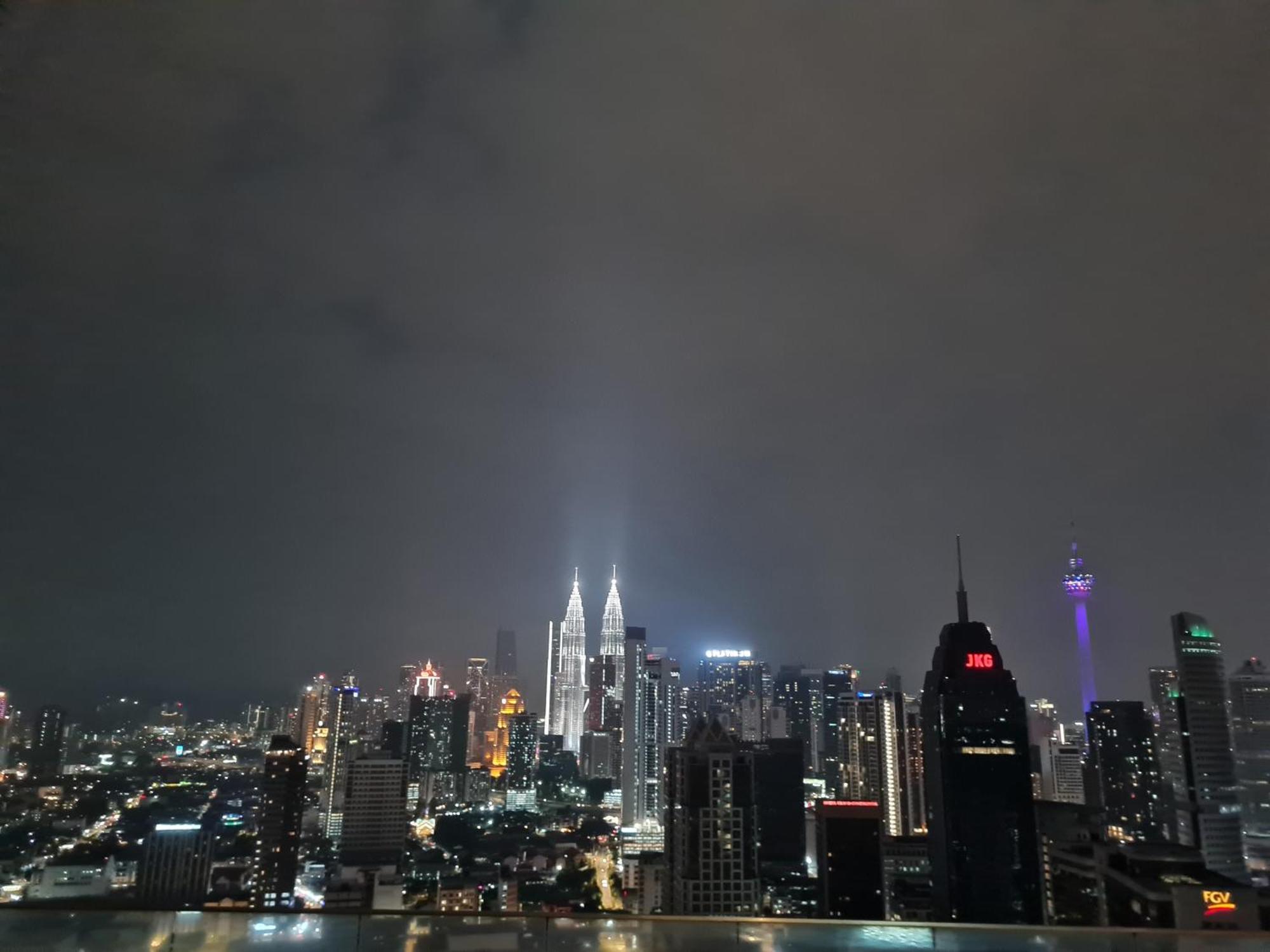 Hostel At Regalia Sky Pool Kuala Lumpur Exterior photo